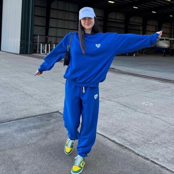 ↠ Dairy Boy Paige Lorenze Cozy 2% Royal Blue Crewneck Cotton Pullover Sweatshirt - Picture 9 of 12